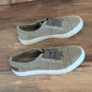 Blowfish Malibu Women's Slip-On Sneakers 7                                  L104